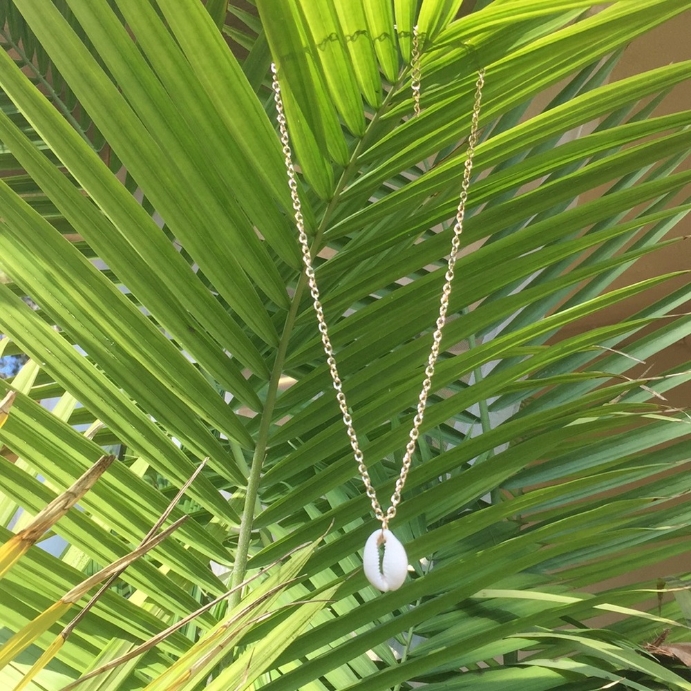 🆕Gold & Cowrie Seashell Necklace